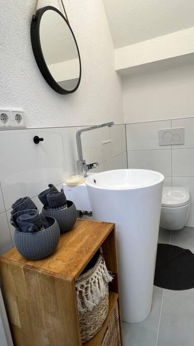 Boho Apartment Mit Aussicht Auf Gartenoase Naehe Duesseldorf 크레펠트 외부 사진